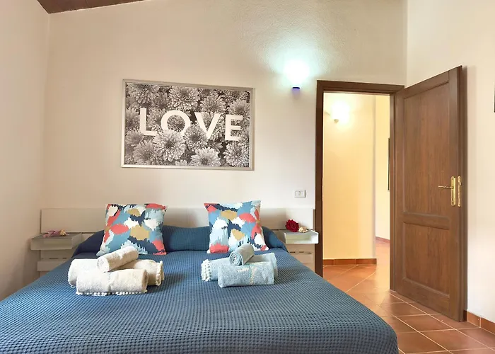 6 Pax - Pool, Parking & Wifi - By Coral Appartamento *