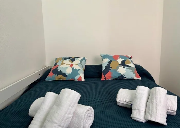 6 Pax - Pool, Parking & Wifi - By Coral Appartamento *