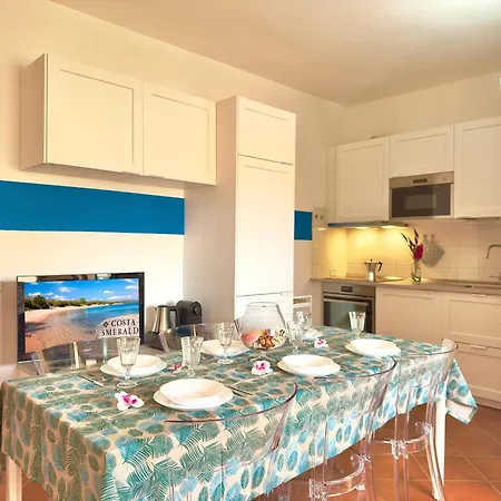Appartamento 6 Pax - Pool, Parking & Wifi - By Coral *